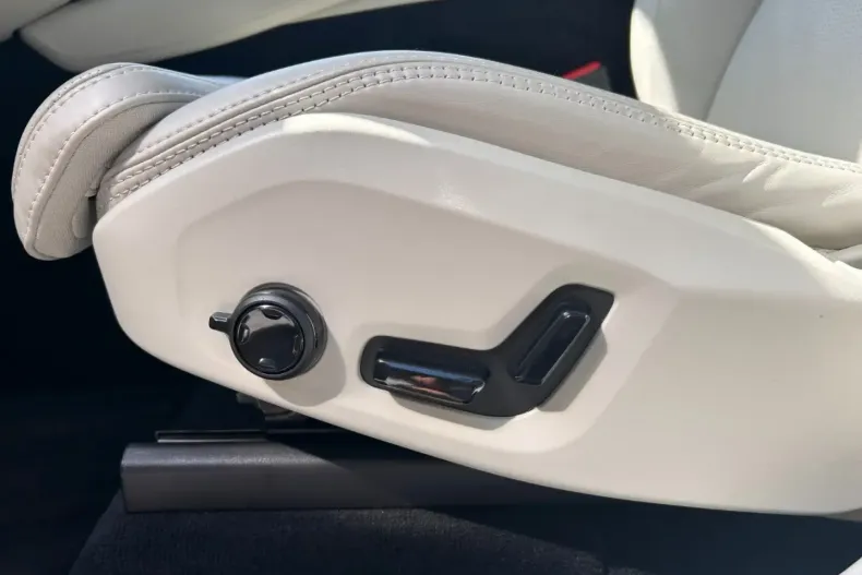 Volvo XC90 din 2024 cu 48.300 km - oferta VOL142678 - foto 15