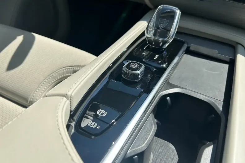 Volvo XC90 din 2024 cu 48.300 km - oferta VOL142678 - foto 16