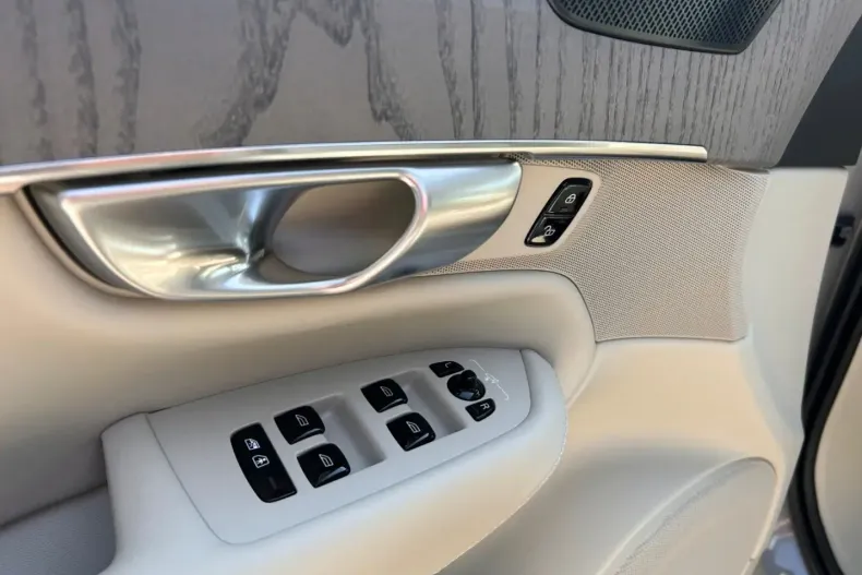 Volvo XC90 din 2024 cu 48.300 km - oferta VOL142678 - foto 18