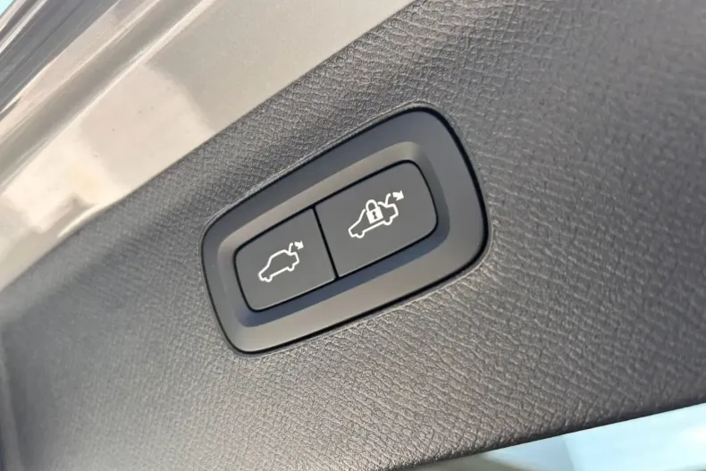 Volvo XC90 din 2024 cu 48.300 km - oferta VOL142678 - foto 19