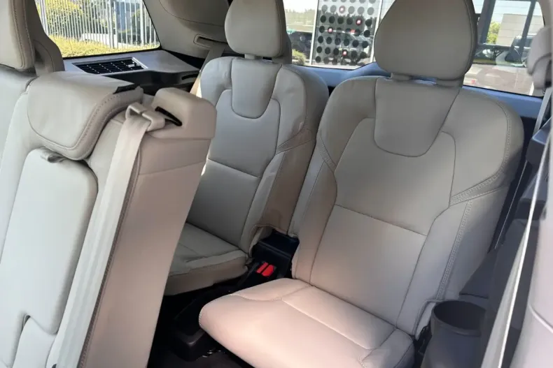 Volvo XC90 din 2024 cu 48.300 km - oferta VOL142678 - foto 23