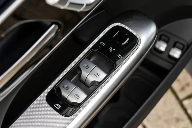 Mercedes-Benz GLC 300 din 2024 cu 18.403 km - oferta MER142689 - foto 17