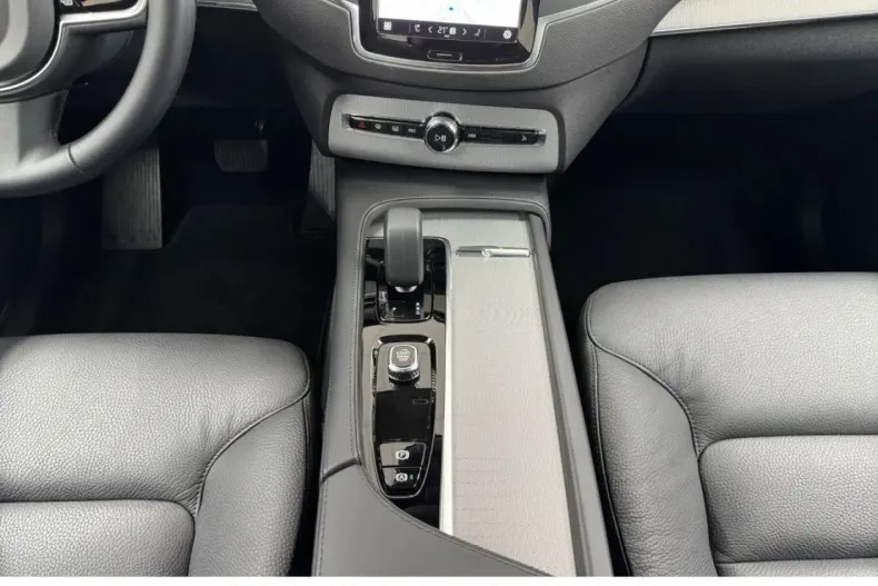 Volvo XC90 din 2024 cu 23.224 km - oferta VOL142698 - foto 9