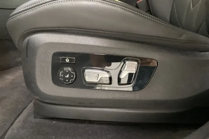 BMW XM din 2024 cu 32.602 km - oferta BMW142751 - foto 19