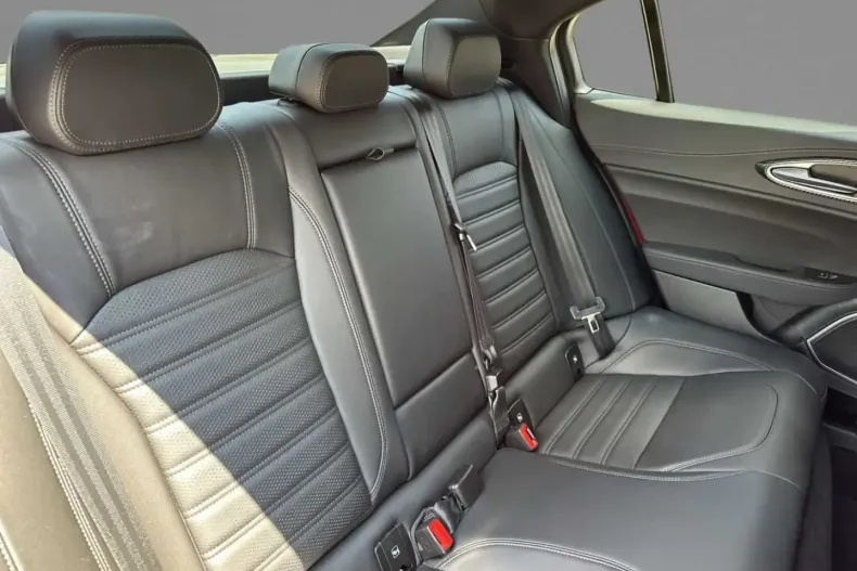 Alfa Romeo Giulia din 2022 cu 4.000 km - oferta ALF142756 - foto 8