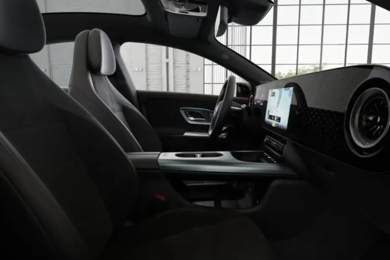 Mercedes-Benz CLA 250 din 2025 cu 9.000 km - oferta MER142792 - foto 6