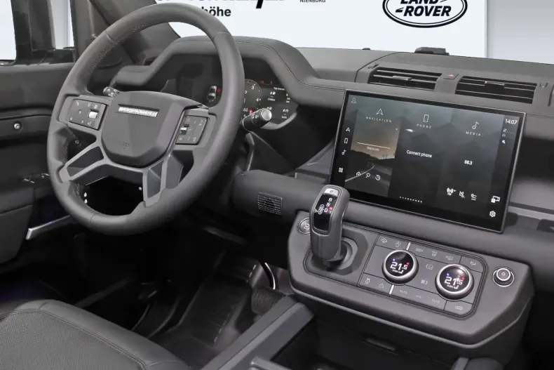 Land Rover Defender din 2024 cu 19.400 km - oferta LAN142804 - foto 3