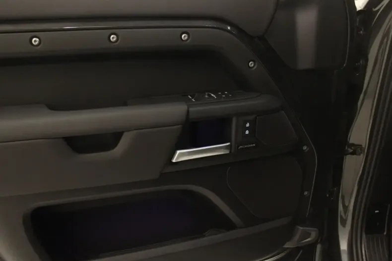 Land Rover Defender din 2024 cu 19.400 km - oferta LAN142804 - foto 9