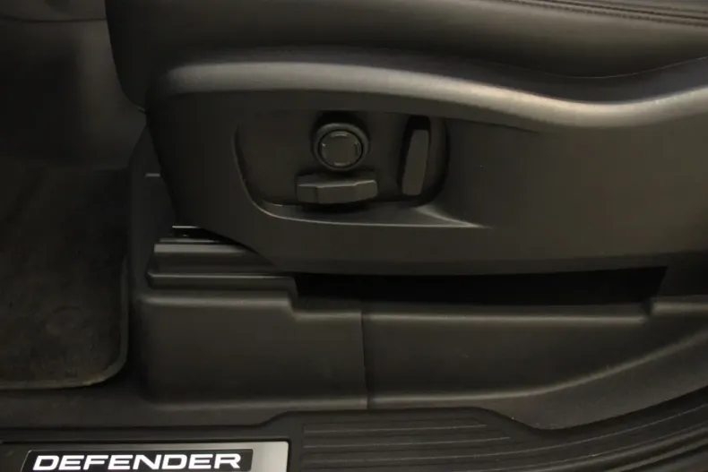 Land Rover Defender din 2024 cu 19.400 km - oferta LAN142804 - foto 13