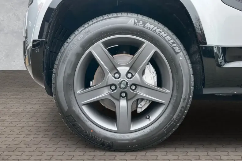 Land Rover Defender din 2024 cu 12.773 km - oferta LAN142813 - foto 4