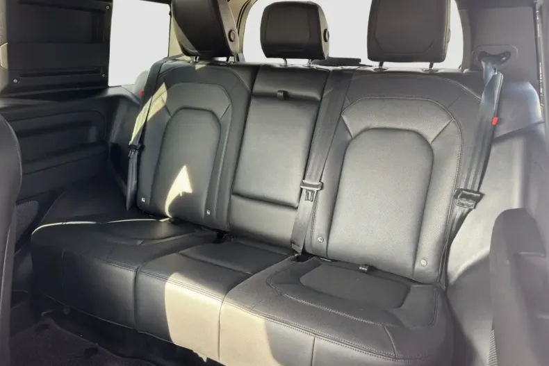 Land Rover Defender din 2024 cu 30.900 km - oferta LAN142815 - foto 6