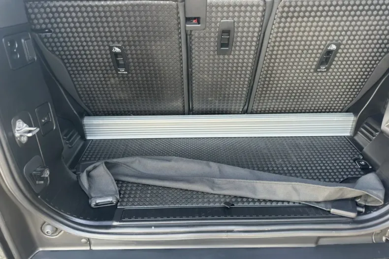 Land Rover Defender din 2024 cu 30.900 km - oferta LAN142815 - foto 12