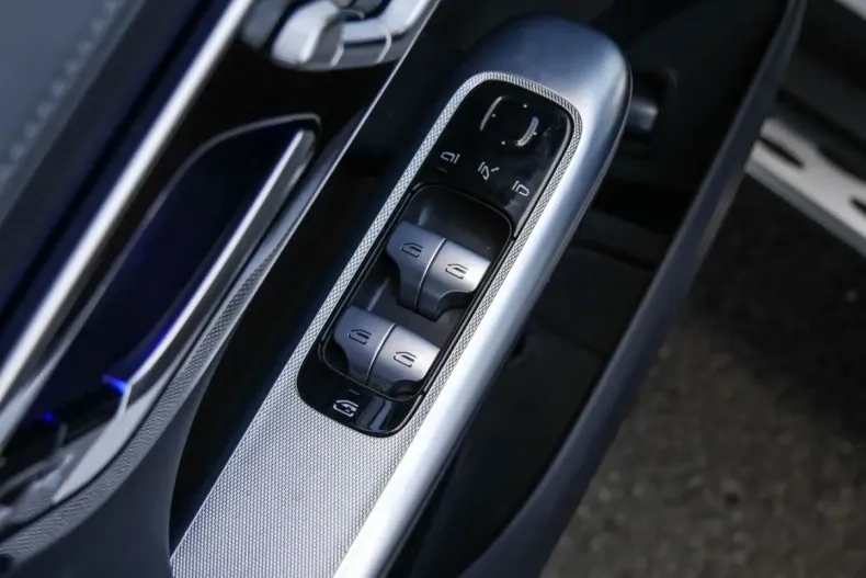 Mercedes-Benz GLC 300 din 2023 cu 45.885 km - oferta MER142821 - foto 12