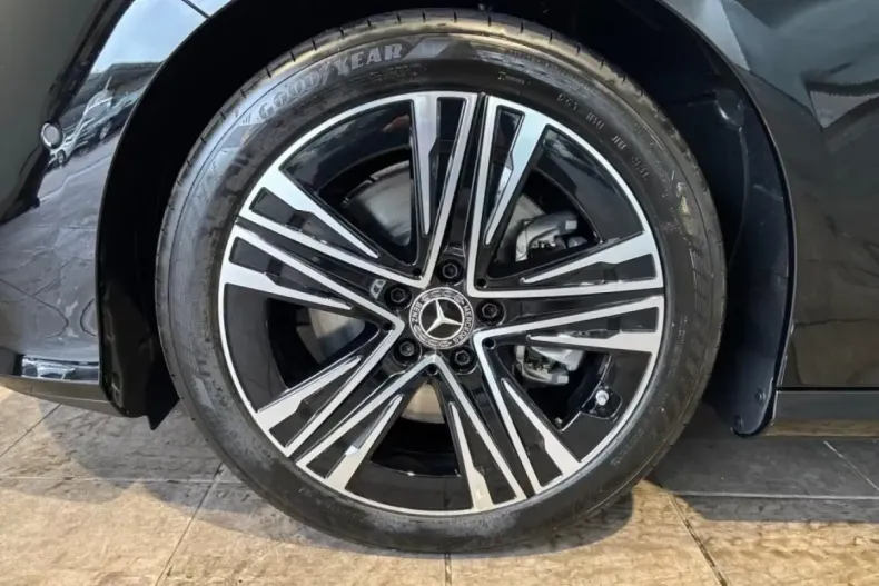 Mercedes-Benz CLA 350 din 2025 cu 9.900 km - oferta MER142837 - foto 2