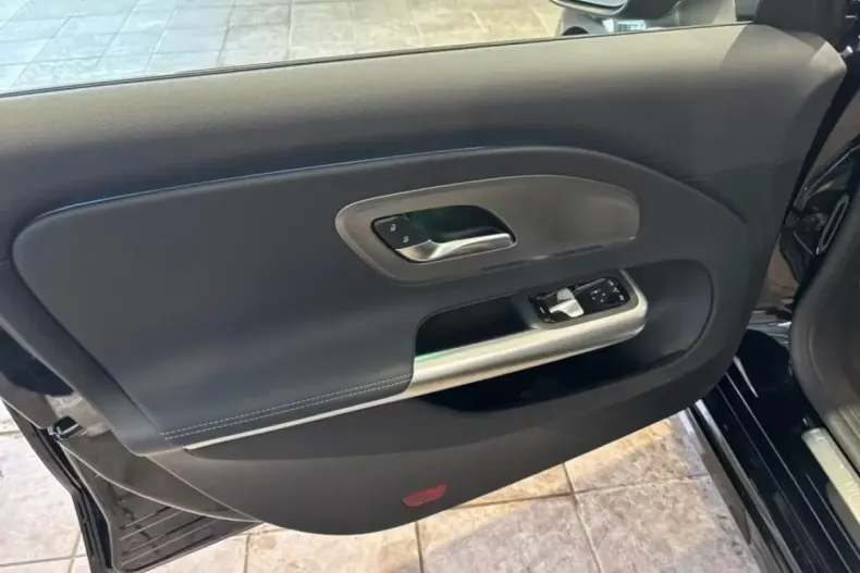 Mercedes-Benz CLA 350 din 2025 cu 9.900 km - oferta MER142837 - foto 4