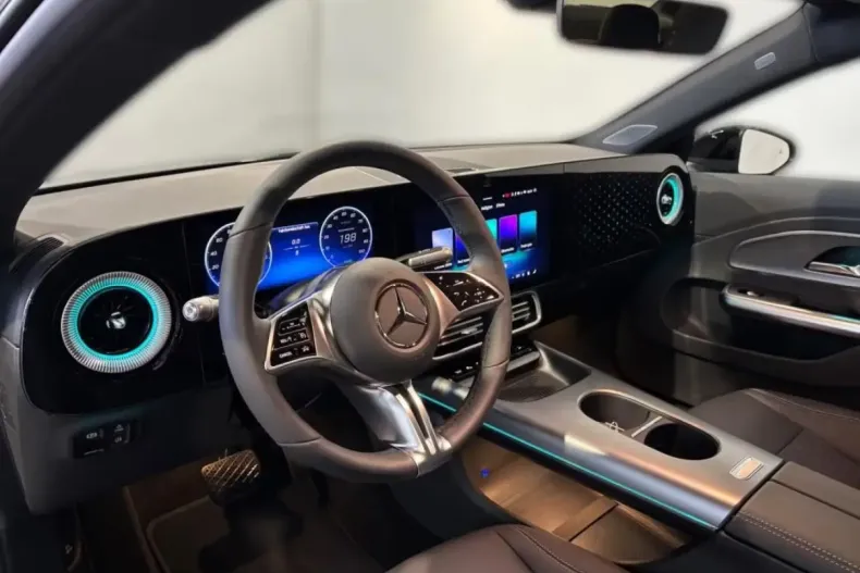 Mercedes-Benz CLA 350 din 2025 cu 9.900 km - oferta MER142837 - foto 5