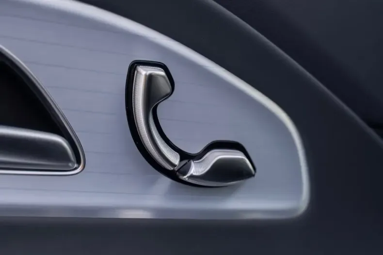 Mercedes-Benz CLA 250 din 2025 cu 4.100 km - oferta MER142845 - foto 4