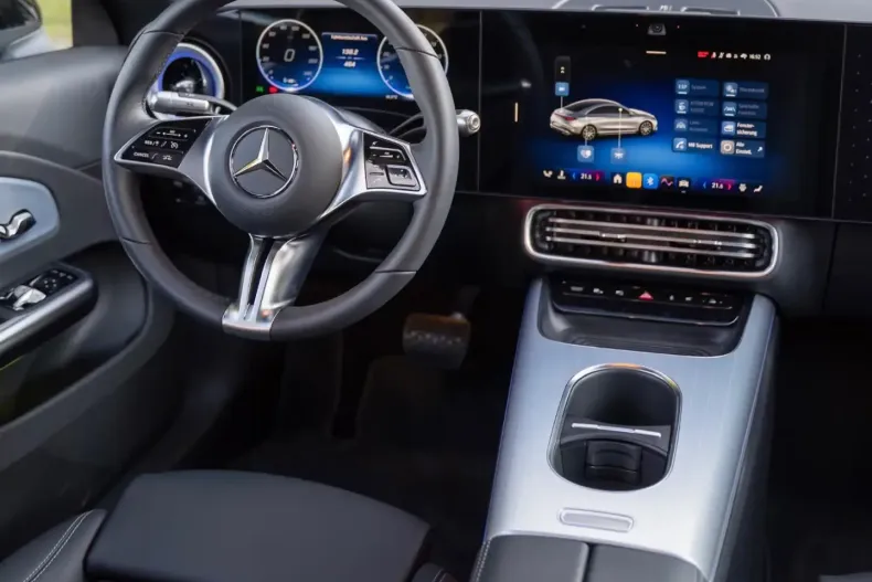 Mercedes-Benz CLA 250 din 2025 cu 4.100 km - oferta MER142845 - foto 8