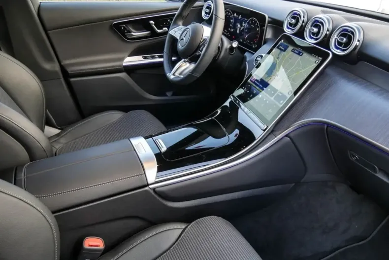 Mercedes-Benz GLC 200 din 2025 cu 19.900 km - oferta MER142847 - foto 3