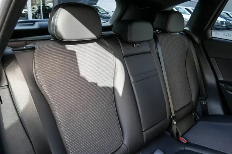 Mercedes-Benz GLC 200 din 2025 cu 19.900 km - oferta MER142847 - foto 4