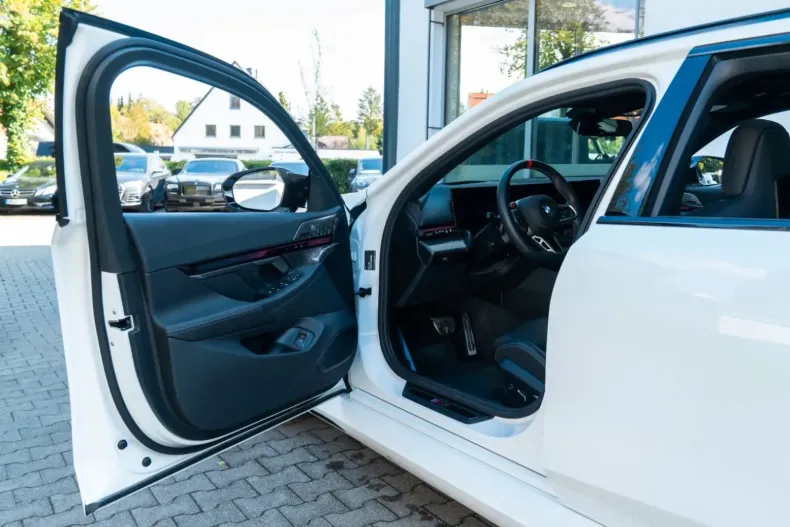 BMW M5 din 2025 cu 16.890 km - oferta BMW142869 - foto 9