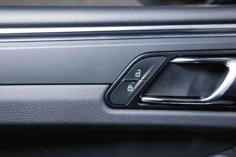 Porsche Macan din 2023 cu 42.800 km - oferta POR142871 - foto 25