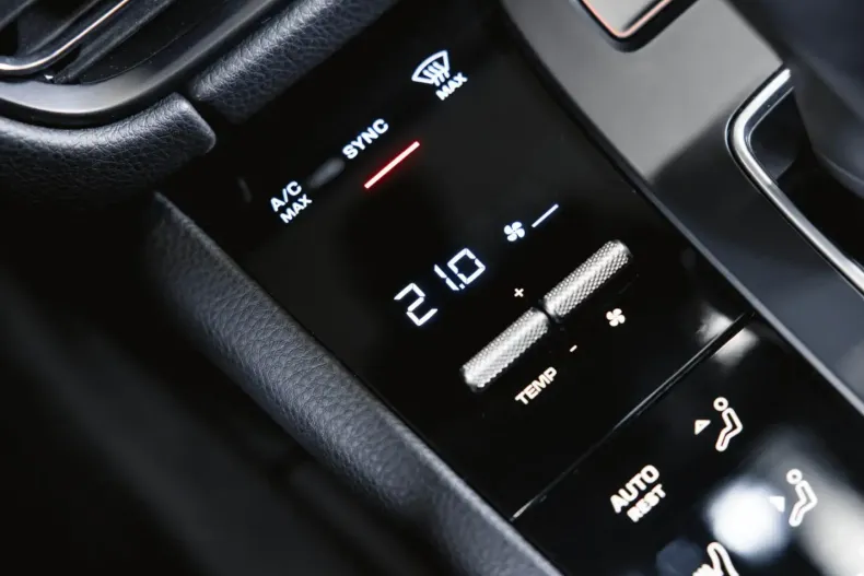 Porsche Macan din 2023 cu 42.800 km - oferta POR142871 - foto 38