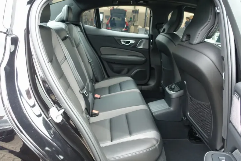 Volvo S60 din 2024 cu 19.950 km - oferta VOL142879 - foto 10