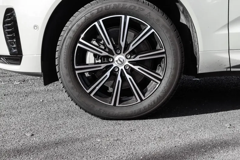 Volvo XC60 din 2024 cu 21.005 km - oferta VOL142884 - foto 3