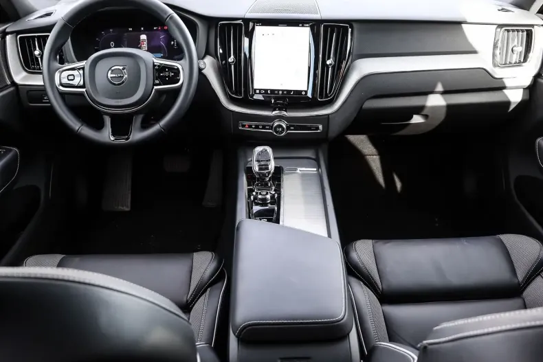 Volvo XC60 din 2024 cu 21.005 km - oferta VOL142884 - foto 5