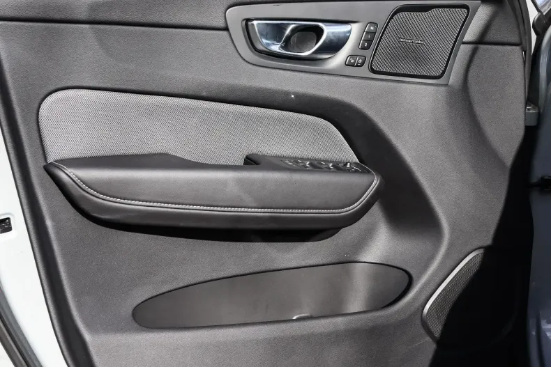 Volvo XC60 din 2024 cu 21.005 km - oferta VOL142884 - foto 9