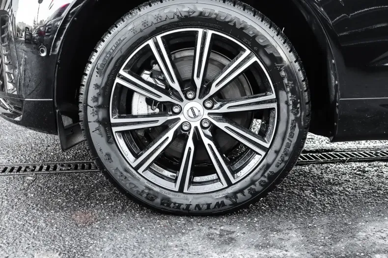 Volvo XC60 din 2024 cu 16.241 km - oferta VOL142885 - foto 3