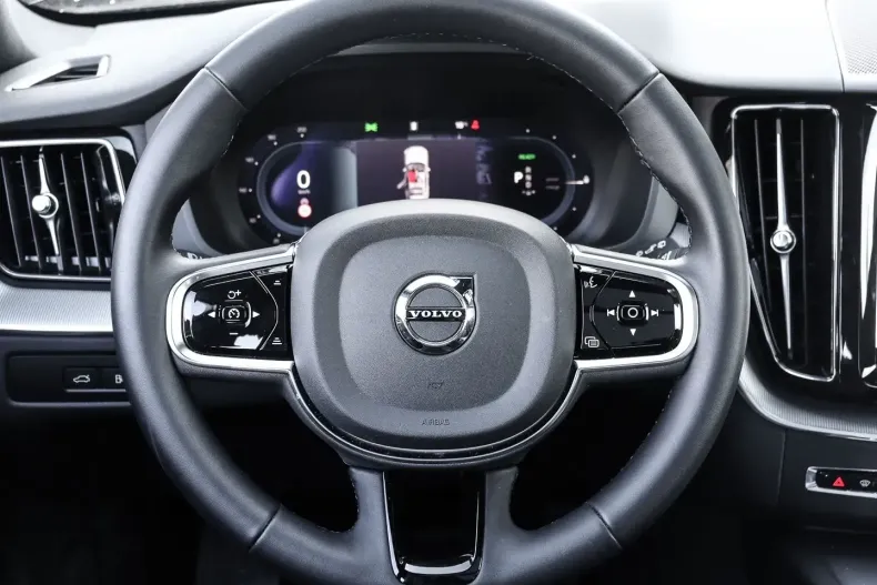 Volvo XC60 din 2024 cu 16.241 km - oferta VOL142885 - foto 6