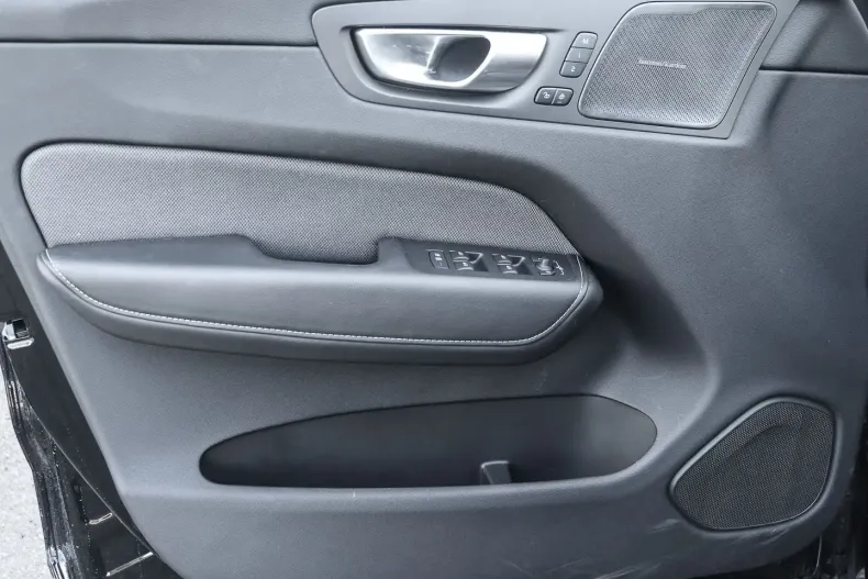 Volvo XC60 din 2024 cu 16.241 km - oferta VOL142885 - foto 10