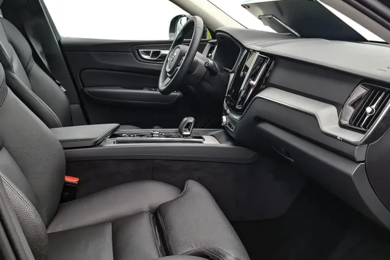 Volvo XC60 din 2024 cu 26.105 km - oferta VOL142888 - foto 8