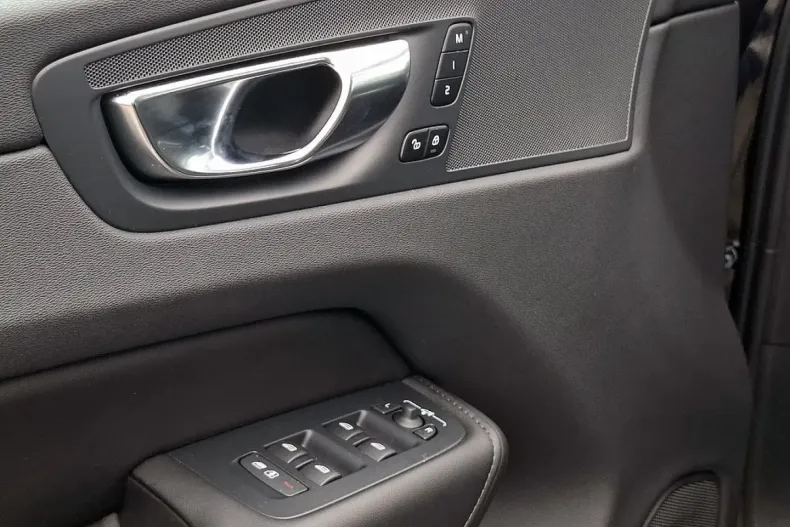 Volvo XC60 din 2024 cu 26.105 km - oferta VOL142888 - foto 18