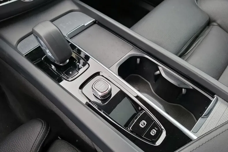 Volvo XC60 din 2024 cu 26.105 km - oferta VOL142888 - foto 25