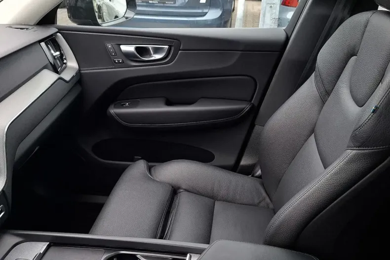 Volvo XC60 din 2024 cu 26.105 km - oferta VOL142888 - foto 30