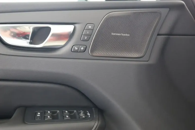 Volvo XC60 din 2024 cu 25.000 km - oferta VOL142899 - foto 10