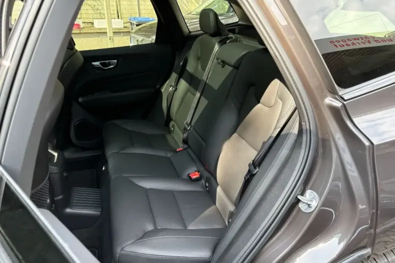 Volvo XC60 din 2024 cu 26.609 km - oferta VOL142904 - foto 8