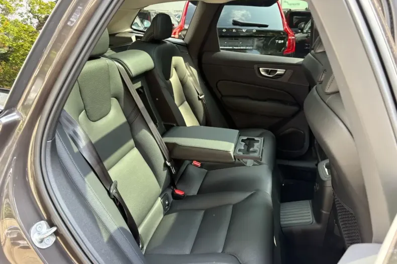 Volvo XC60 din 2024 cu 26.609 km - oferta VOL142904 - foto 11