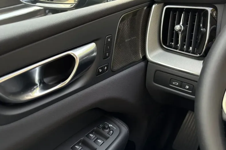 Volvo XC60 din 2024 cu 26.609 km - oferta VOL142904 - foto 16