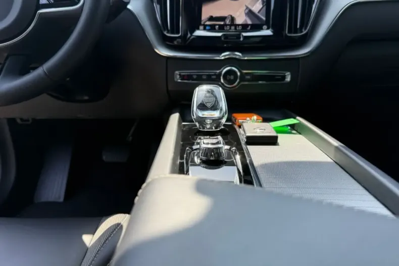 Volvo XC60 din 2024 cu 27.421 km - oferta VOL142908 - foto 9