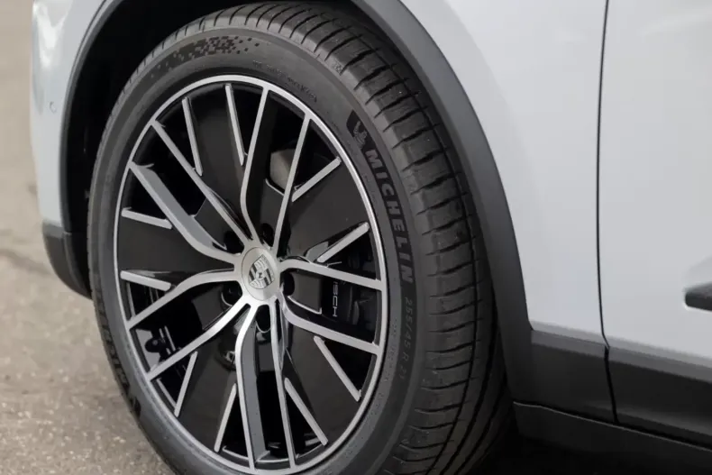 Porsche Macan din 2025 cu 3.900 km - oferta POR142921 - foto 3