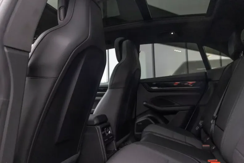 Porsche Macan din 2025 cu 3.900 km - oferta POR142921 - foto 8