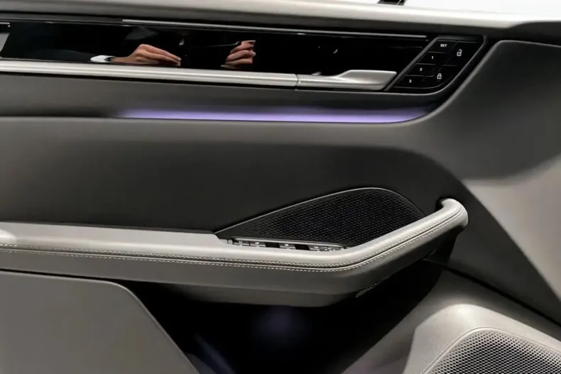 Porsche Macan din 2025 cu 4.352 km - oferta POR142942 - foto 7