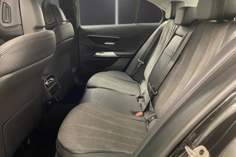 Mercedes-Benz E 200 din 2024 cu 9.854 km - oferta MER142971 - foto 10