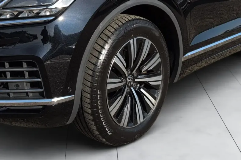 Volkswagen Touareg din 2022 cu 64.688 km - oferta VOL142987 - foto 4