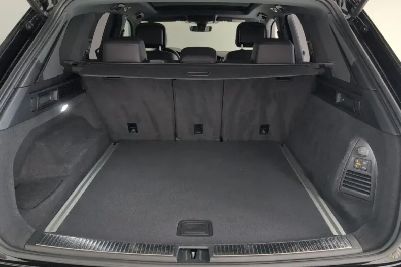 Volkswagen Touareg din 2022 cu 64.688 km - oferta VOL142987 - foto 11