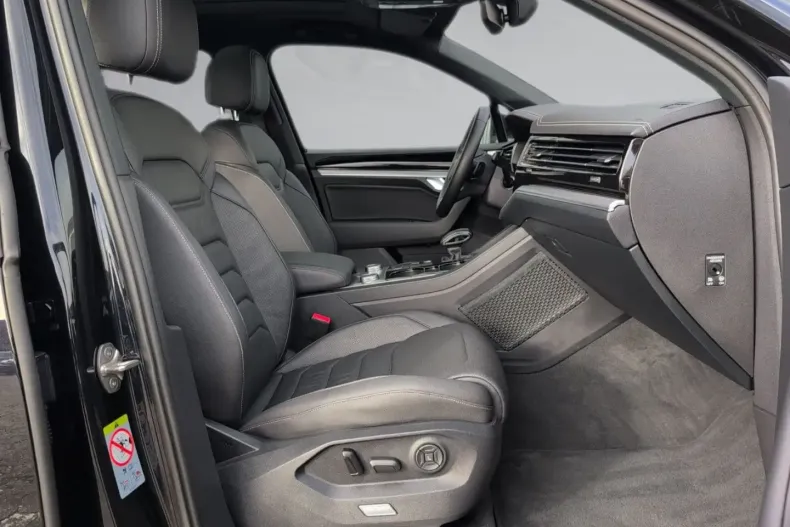 Volkswagen Touareg din 2022 cu 64.688 km - oferta VOL142987 - foto 21